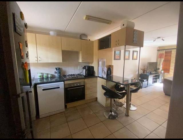 2 BEDROOM TOWNHOUSE FOR SALE IN RYNFIELD